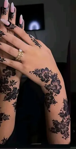 Traditional Moroccan henna hand design — henna artist Abu Dhabi